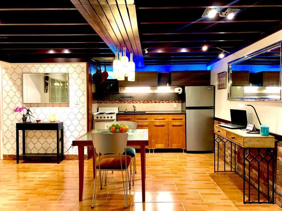 Live In This Iconic East Side Lower Level Unit Providence Exterior foto